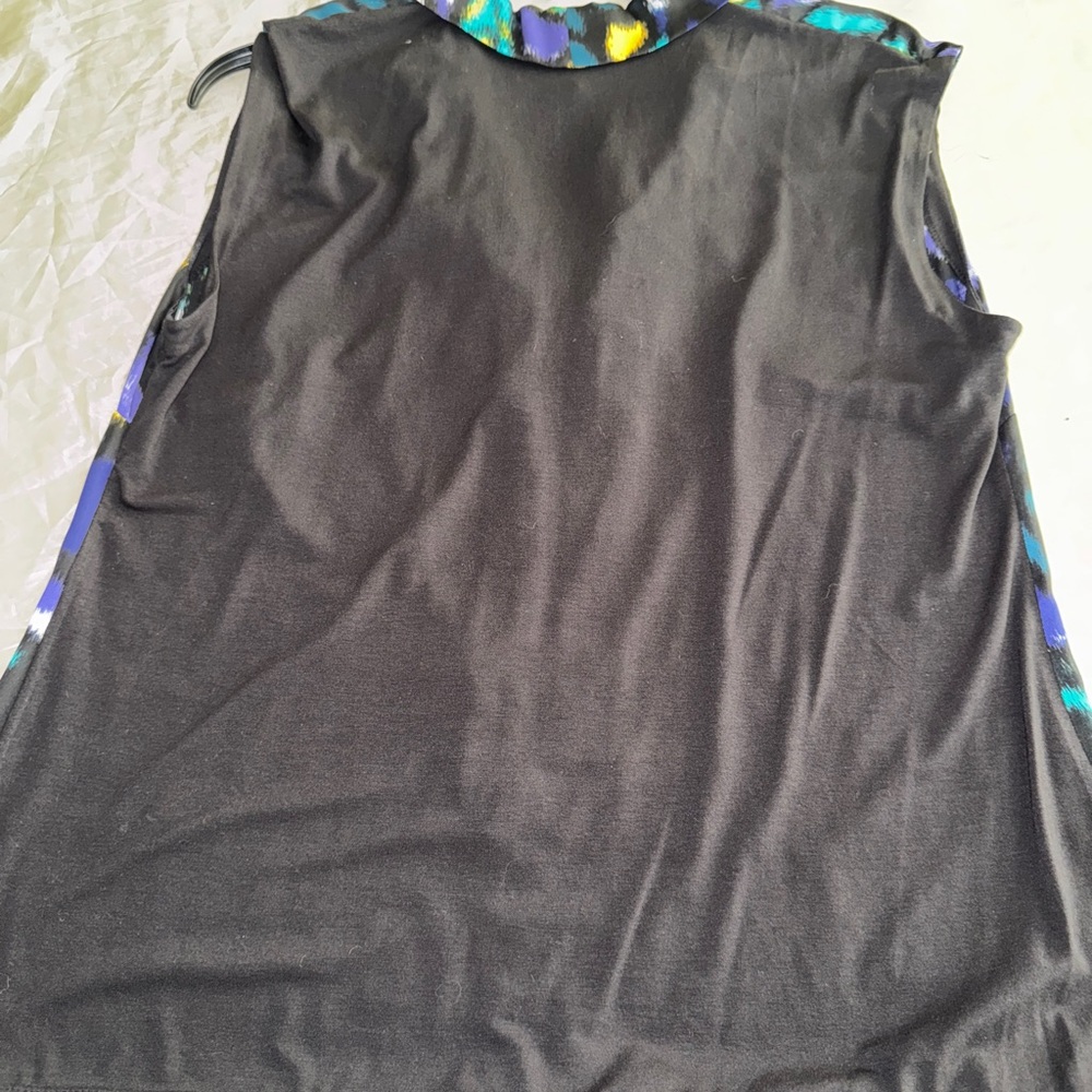 Colorful Abstract Sleeveless Top - Picture 2 of 4